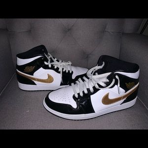 Jordan 1 mid patent black gold